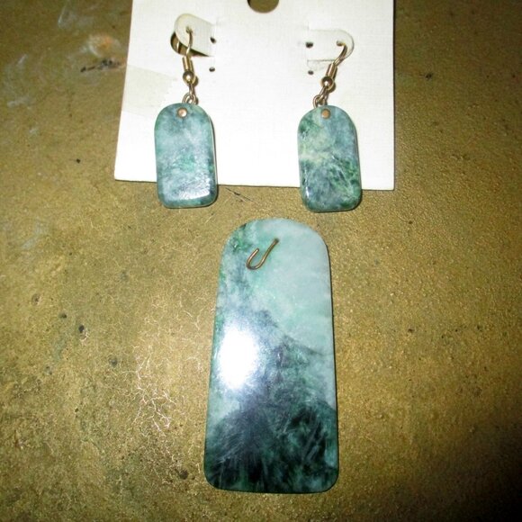 Jadeite Spinach Green Pendant and Earrings (rare) - Picture 1 of 2